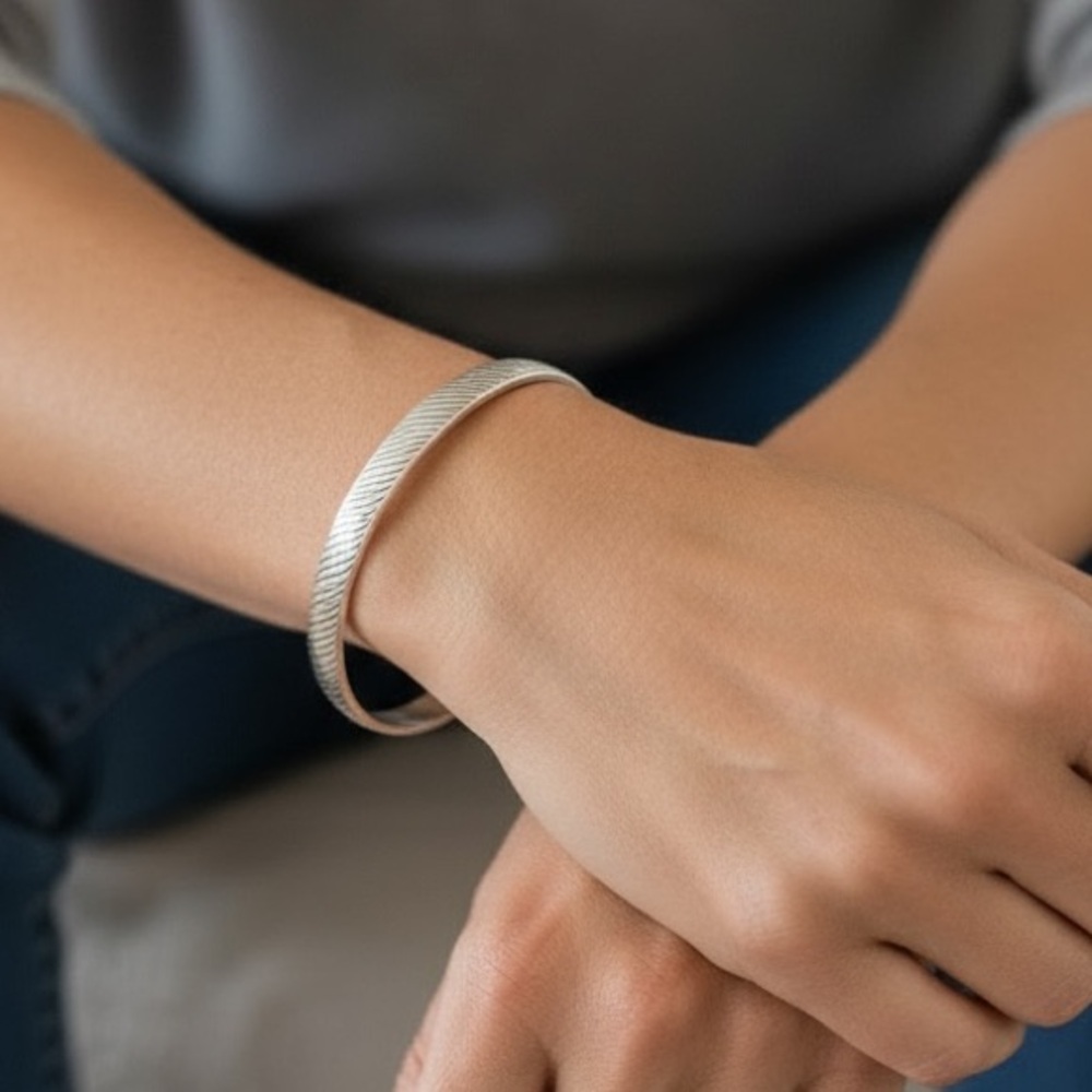 Elegant Textured Sterling Silver Bangle Bracelet - Picture 4 of 6